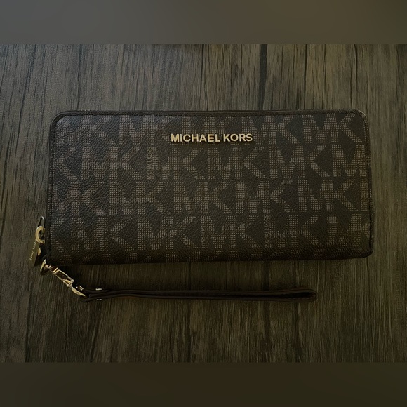 Michael Kors Signature Print Canvas Logo Wallet Wristlet - Picture 1 of 3